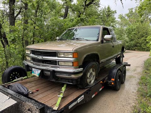 SMASH Cars | 1990s Chevrolet Pick-Up Truck Ready for Scrap Metal Recycling